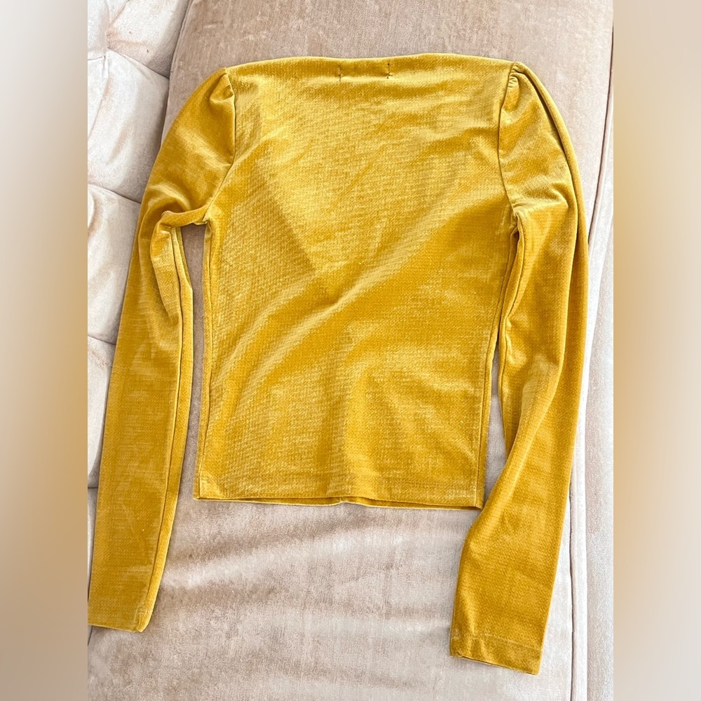 Urban Outfitters Royal Yellow Long Sleeve V-Neck Top Sz XS NWT - Picture 6 of 6